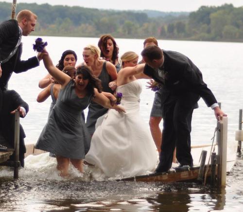wedding crasher My cousin's entire Bridal Party sank into a lake this weekend. Awesome picture....