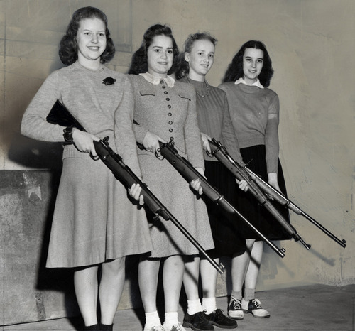 The Girls and Guns Club, University of Chicago, 1940.