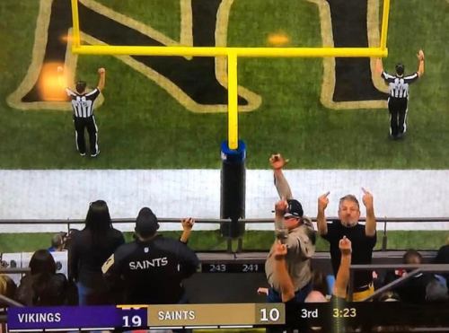 saints fans flipping bird.jpg